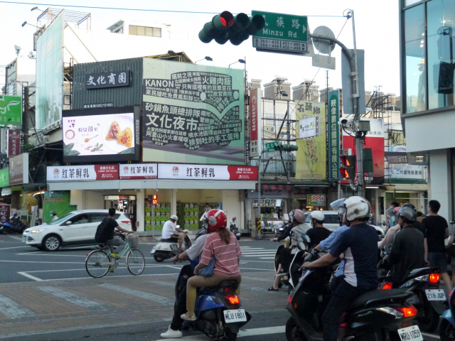 嘉義文化路商圈(民族路口) 戶外看板