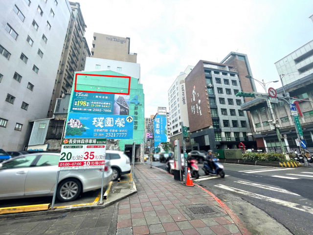 台北市中山區 牆面廣告 50ft*10ft